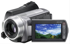 Продам новую видеокамеру Sony DCR-SR220E