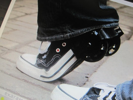 Мини-ролики с 2-мя колесами - одеваются поверх обуви,светятся пр