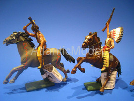 Солдатики 1/32 Britains Конные индейцы 3 фигуры 6
