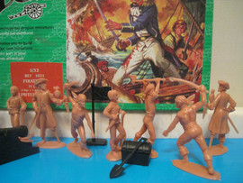 Солдатики 1/32 BUM Пираты 8 фигур в 4 позах Пушка 4