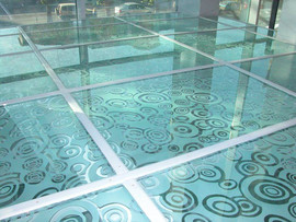 Стеклянные ограждения для лифтов/лестниц