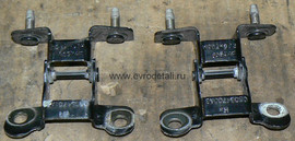 Петля крышки багажника 05054700AB Chrysler Pacifica 2