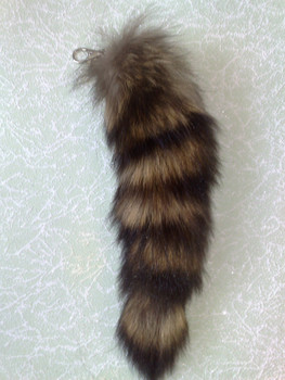 продам брелки,хвосты на карабинах,енота-полоскуна.