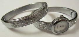 Женские часы Gucci в паре с браслетом