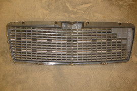 Решетка радиатора оригинал Mercedes W210 2