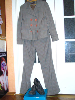 Продам костюм и ботиночки