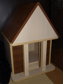 Домик для кошки или маленькой собаки.