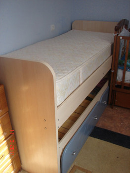 двухъярусная кровать