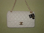 CHANEL новая.