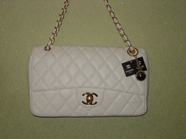 CHANEL новая.