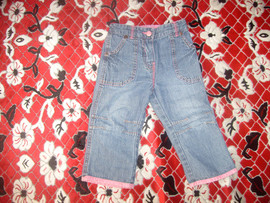 Продам детские джинсы,брючки и джинсовый сарафанчик