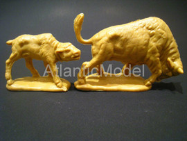 Солдатики 1/32 Atlantic Атакующий бизон и теленок