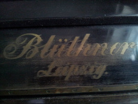 Продам антикварное пианино