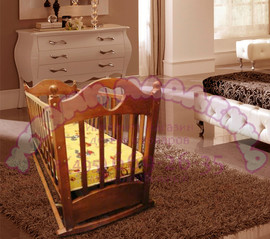 Новая кроватка в «Ретро» стиле с нарядным сердечком.