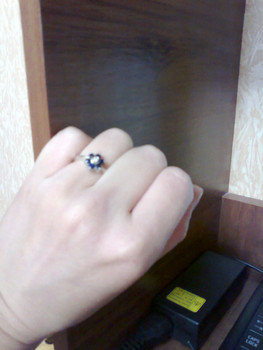Кольцо с бриллиантом и сапфирами
