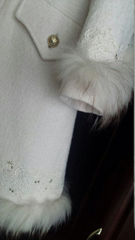 Новое шерстяное белое пальто с капюшоном с ручной вышивкой 70 % 3
