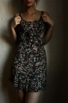 Платьице коричневое в мелкий цветочек Pull and Bear