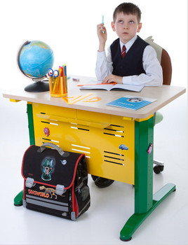 Детский стол-парта с регулировкой по высоте.