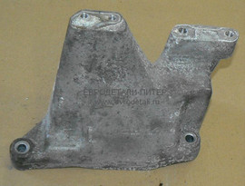 Кронштейн крепления двигателя правый 04578152AB Chrysler 300C 3. 2