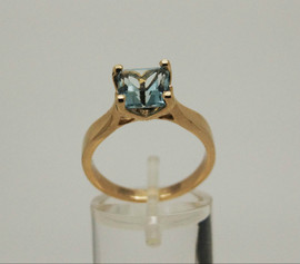 Кольцо золотое с Аквамарином.