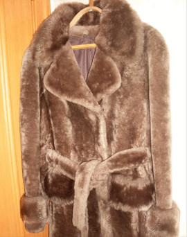 Продам длинную светлую мутоновую шубку под пояс