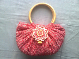 Продам Эксклюзивную красную вязанную сумочку