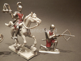 солдатики 1/32 Supreme Рыцари Серая лошадь TSSD 3
