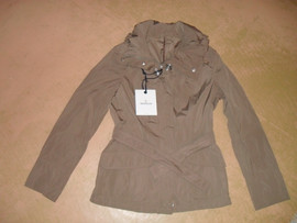 Продаю куртку женскую MONCLER