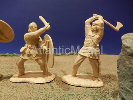 Солдатики 1/32 CONTE Викинги 3 шт Второй комплект