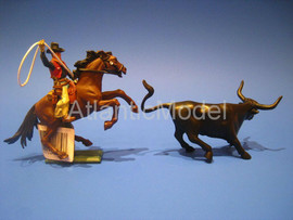 Солдатики 1/32 Britains Ковбой с лассо и корова 6