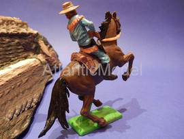 Солдатики 1/32 Britains ковбой с винчестером 1971