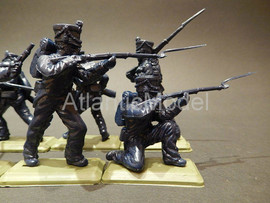 Солдатики 1/32 DSG Пешие французы 12 Не окрашены 8