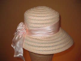Летняя соломенная шляпка