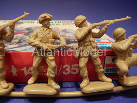Солдатики 1/32 ESCI Красные дьяволы Третий 7 фигур