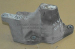 Кронштейн крепления двигателя правый 04578152AB Chrysler 300C 3.