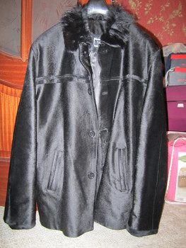 продам модную куртку из пони 50-54 р.