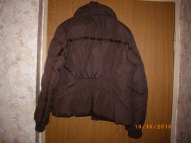 осенняя куртка на синтипоне торговой марки AXARA