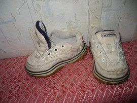 Продам детскую обувь