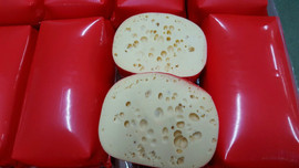 Сырный продукт Маасдам