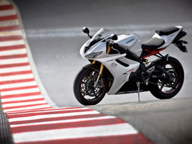 Мотоцикл Daytona 675 R 4