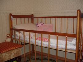 детская кроватка и матрасик