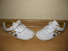 Продам кроссовки фирмы WBL для девочек