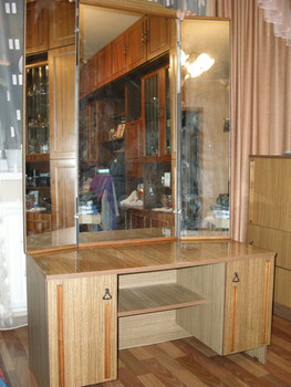 Продам Трюмо