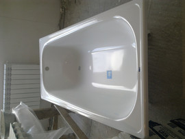 Срочно продам новую стальную ванну на ножках 170*75, цвет белый