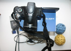 Продаю компактный полупрофессиональный фотоаппарат Canon PowerSh 2