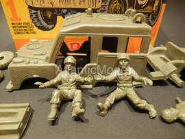 Солдатики 1/32 Atlantic Медицинский джип США 8