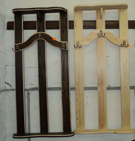 Деревянная настенная вешалка