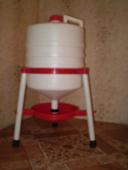 Кормушки, поилки, инкубаторы, овоскопы для птицеводства