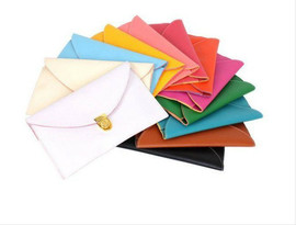 Женские стильные разноцветные клатчи в Москве