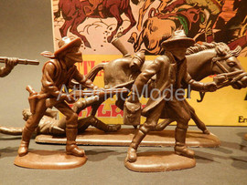 Солдатики 1/32 Atlantic Грабители банков и Шерифы